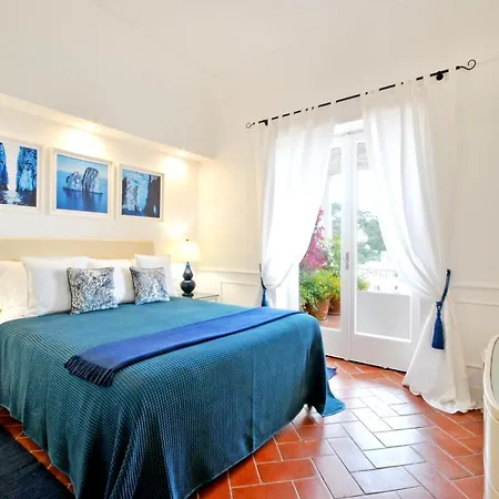 Carthusia Apartman *