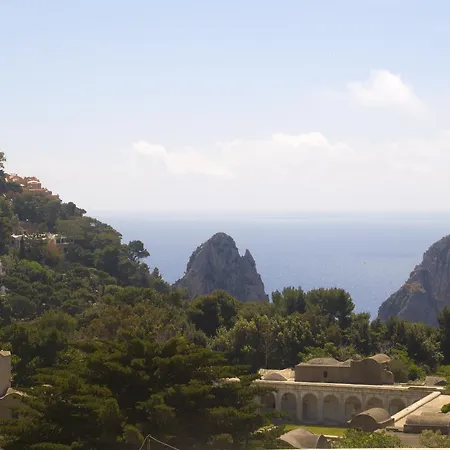 Carthusia Lägenhet Capri