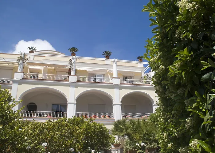 Carthusia アパート